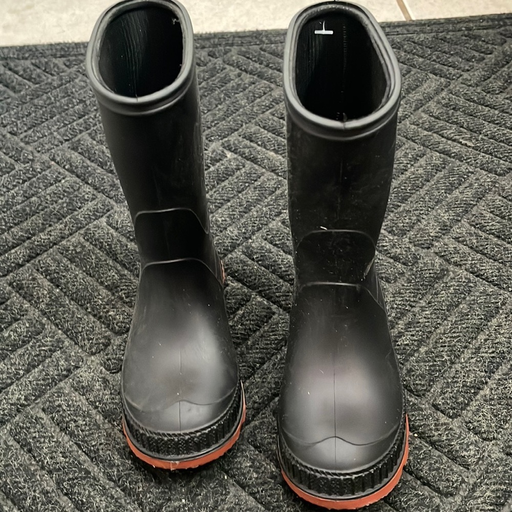 Boys rain boots